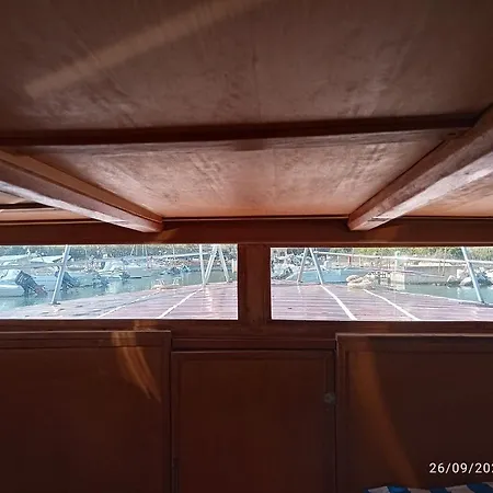 Loveboat Botel *